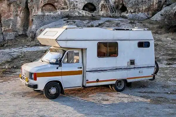 Camping-car vu de coté gauche